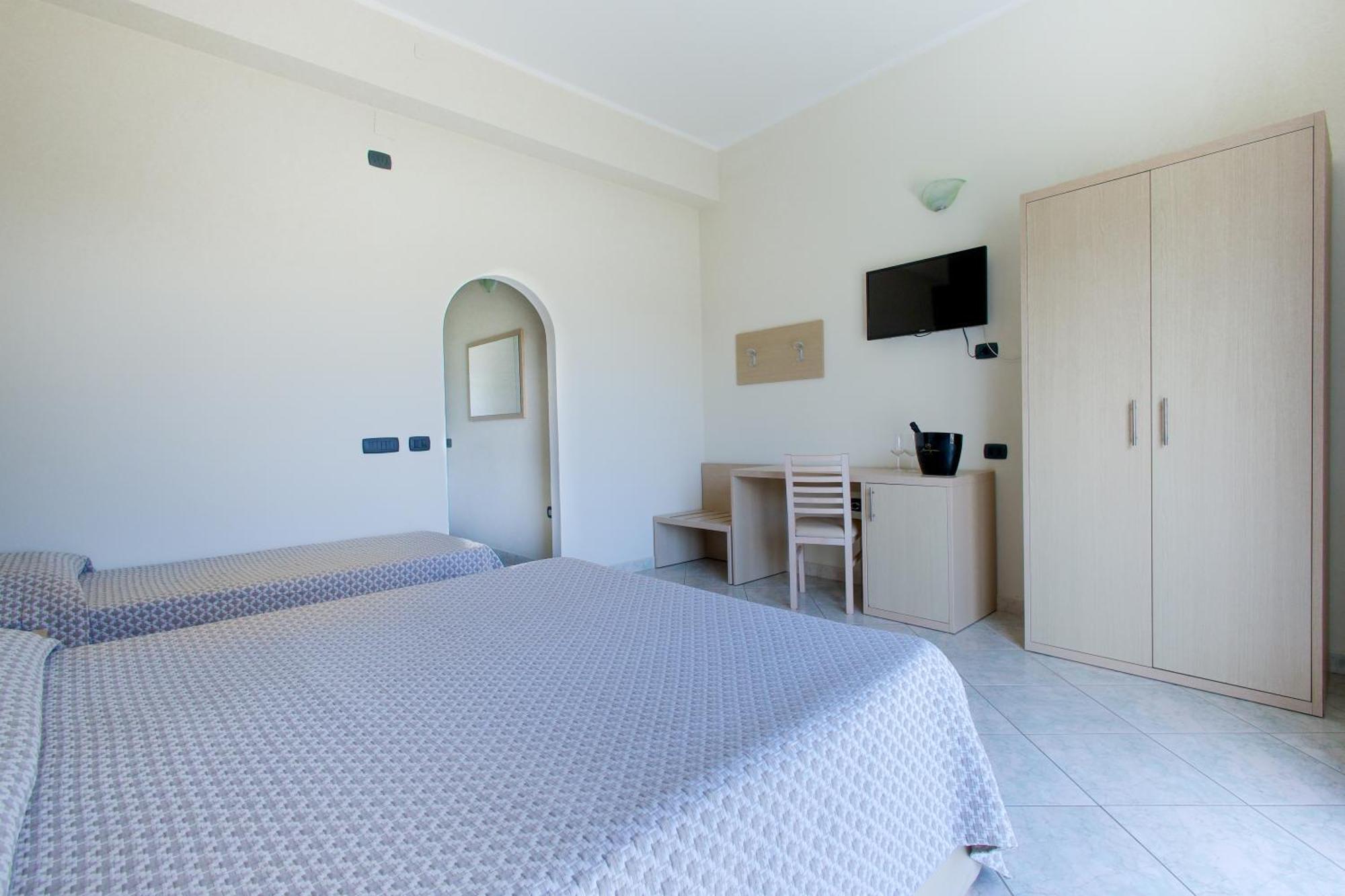 Hotel Tourist Cefalù Esterno foto